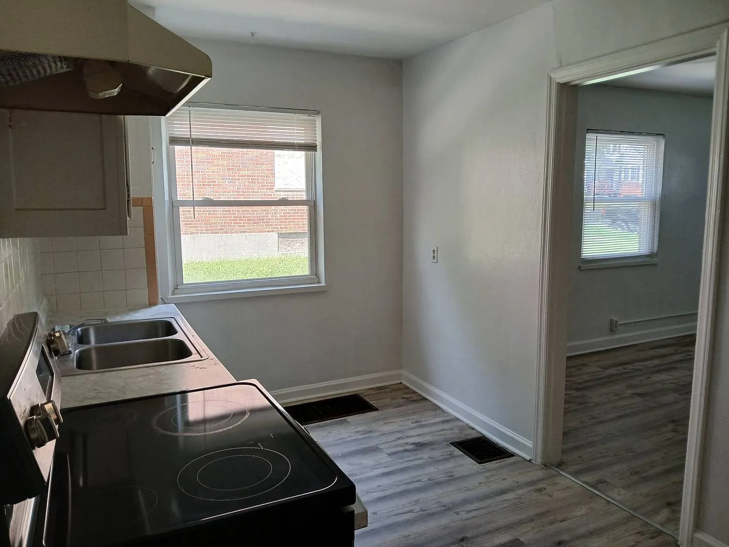 238 E Beechwood Ave — Photo 3
