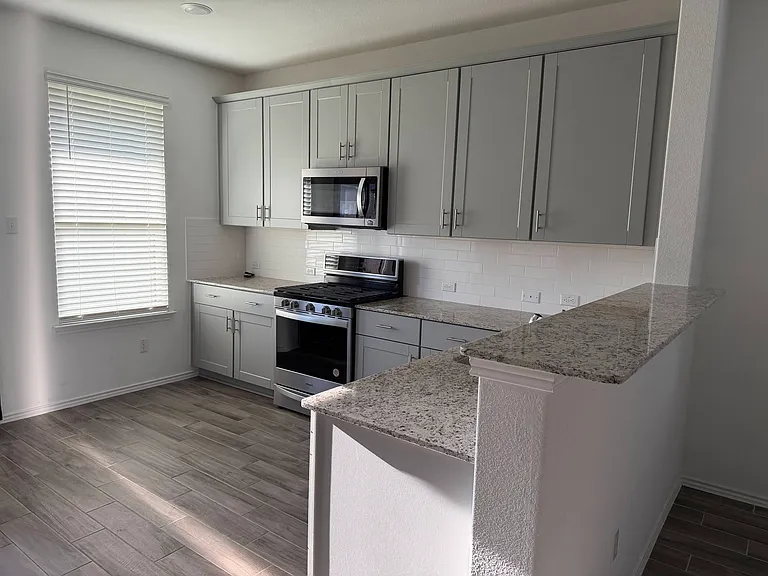133 Bennington Dr — Photo 7
