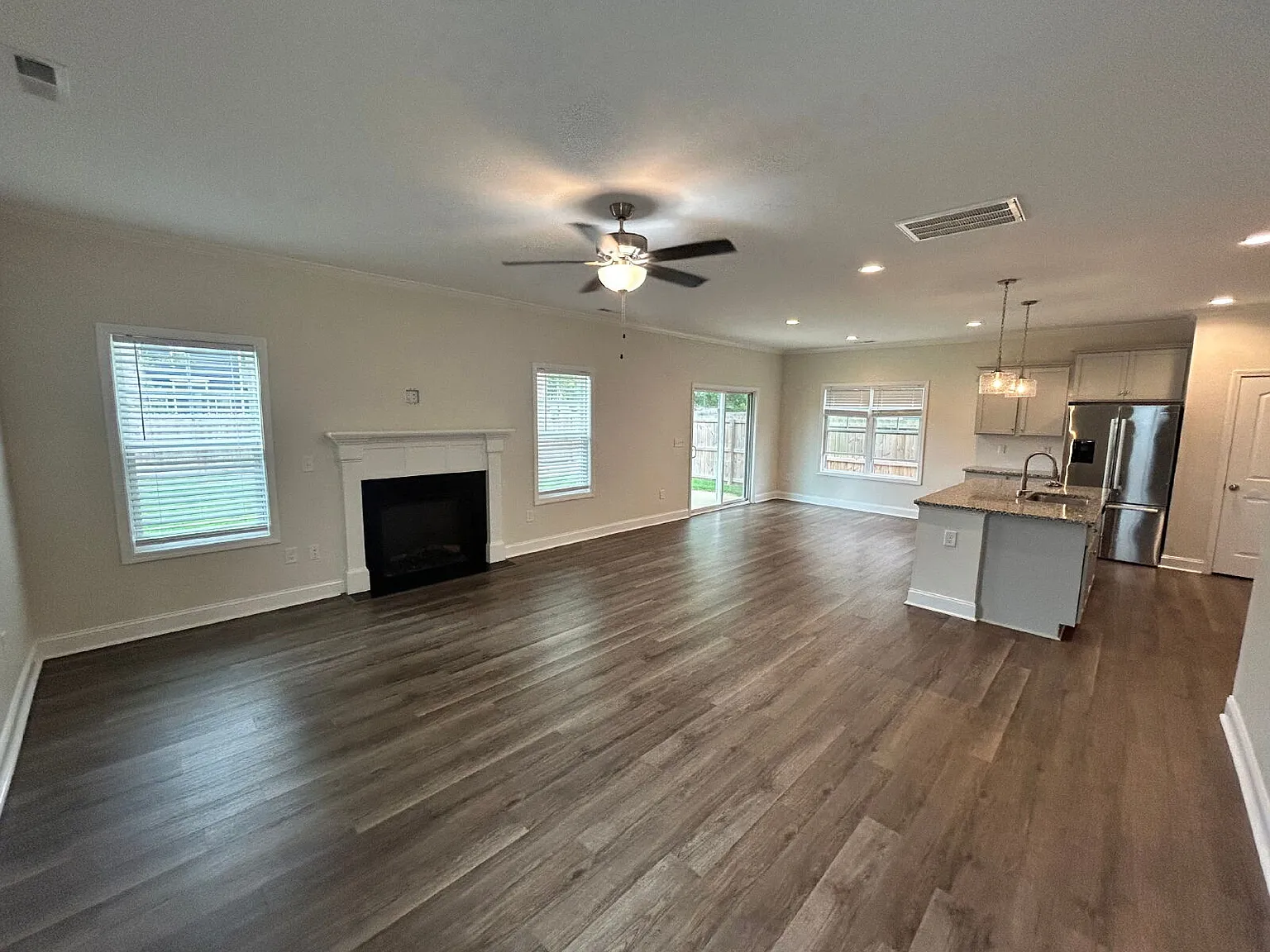 4 bed, 2.5 bath, 1917 sqft, $2,100 — Photo 4