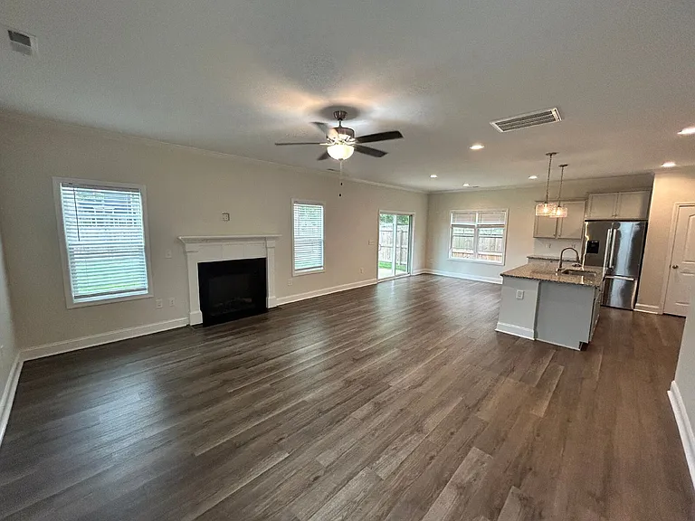 1210 Simpson St — Photo 4
