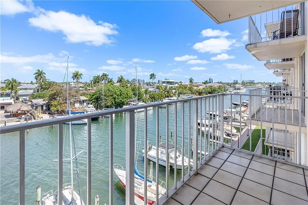 1 bed, 1.0 bath, 724 sqft, $2,375 — Photo 2