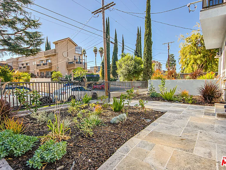 10801 Kling St — Photo 37