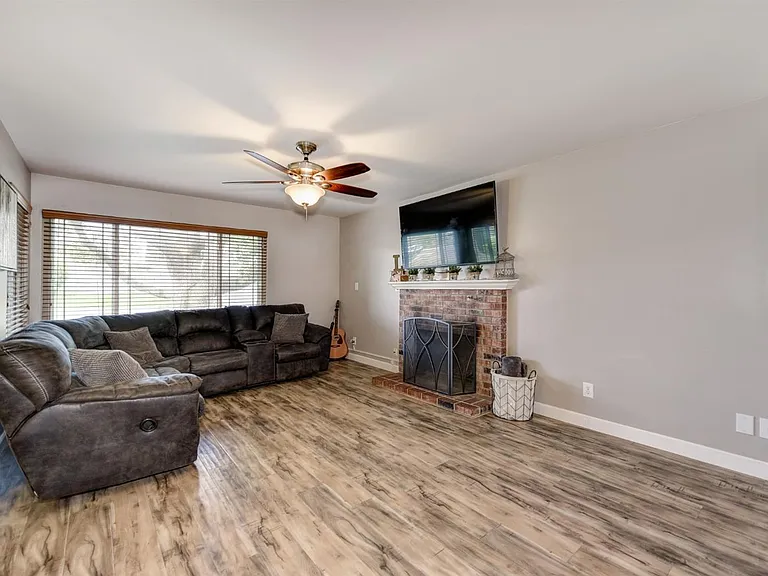 6237 Louth Way — Photo 3