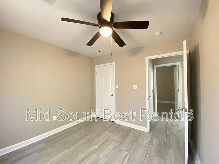 320 Bellewood Ln #B — Photo 2