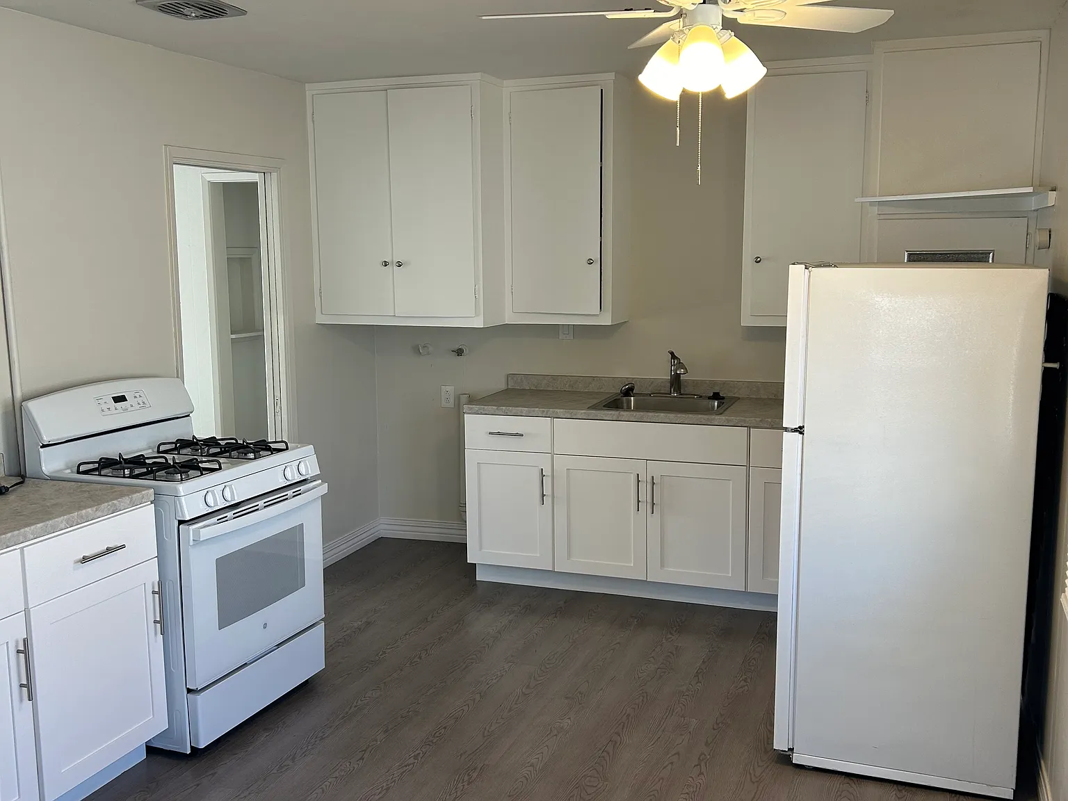 2 bed, 848 sqft, $2,095 — Photo 2
