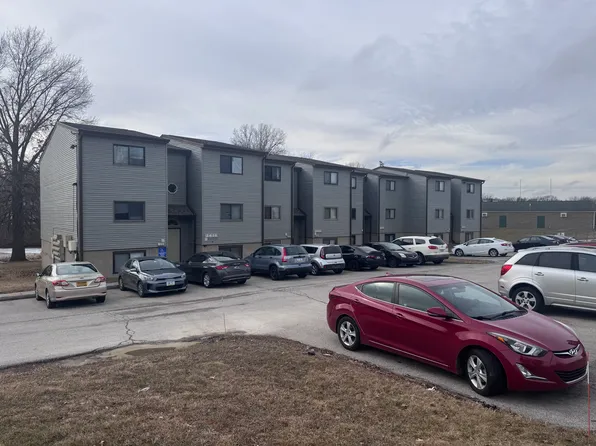 2639 Westwinds Dr, Iowa City, IA