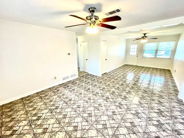 201 E Fuller Dr — Photo 6