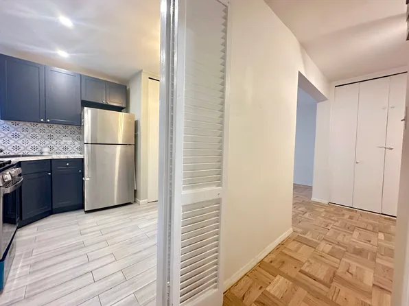 1577 East 17th Street image 3 of 22