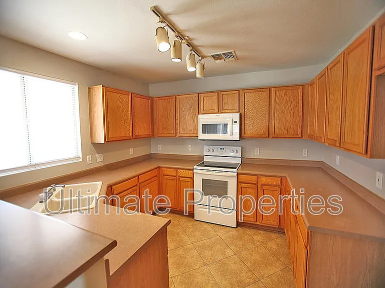 12511 N 121st Dr — Photo 6