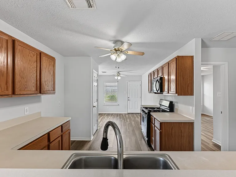 21907 Willow Shade Ln — Photo 10