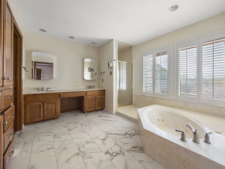 6007 Ivy Hills Dr — Photo 12