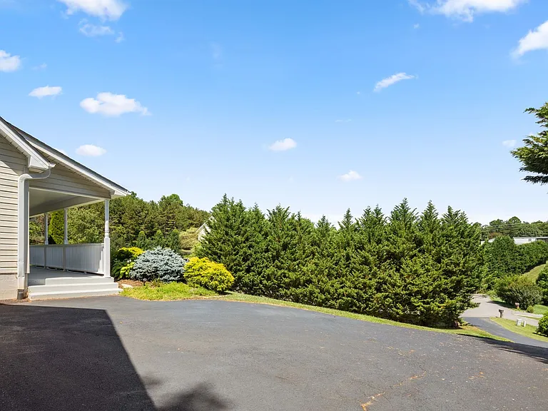 44 Worthington Ln — Photo 18