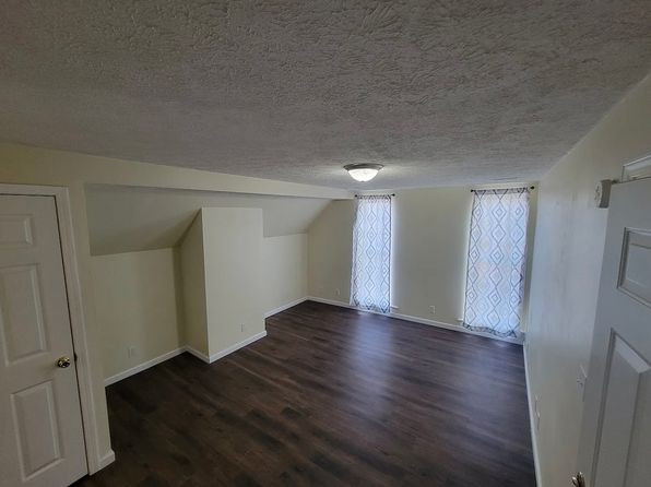 18 W Greencastle Ave