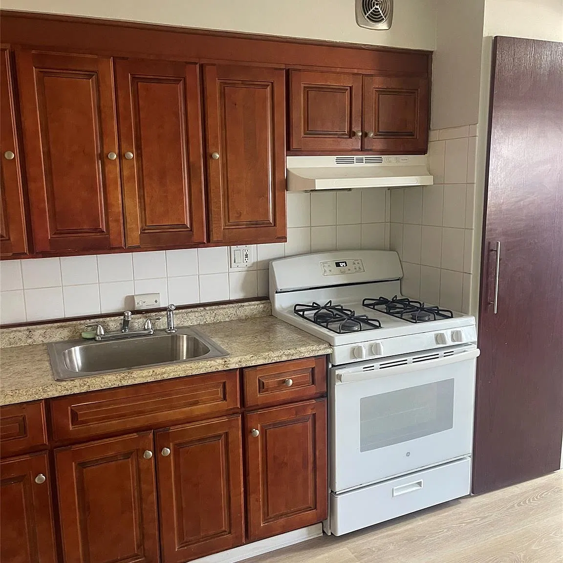2 bed, 1.0 bath, 900 sqft, $2,600 — Photo 1