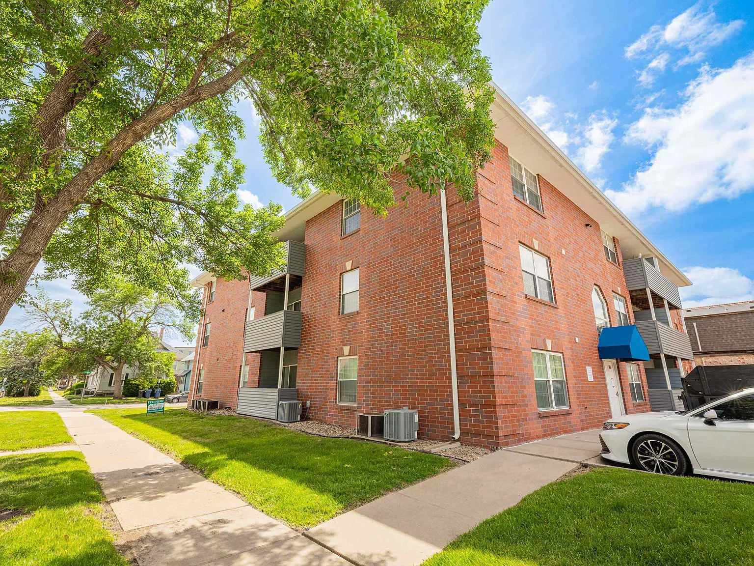 Cambridge Apartments — Photo 3