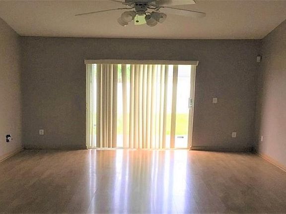 3rd image of 7832 Laurel Oak Ln