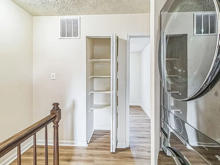 4206 Drake Ct — Photo 12