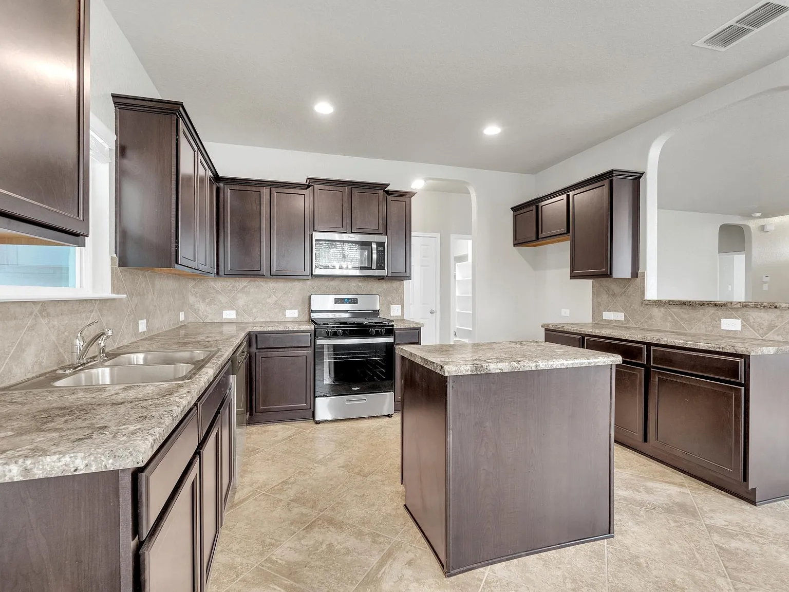 3 bed, 1612 sqft, $1,850 — Photo 3