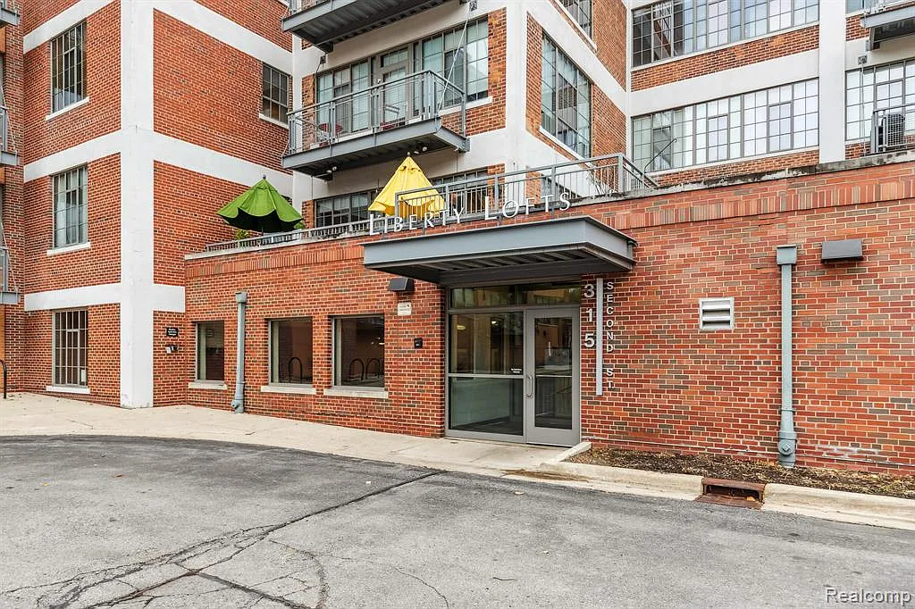 1 bed, 1.5 bath, 906 sqft, $3,200 — Photo 2