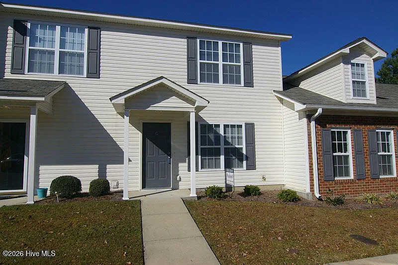 2 bed, 1.5 bath, $1,200 — Photo 1