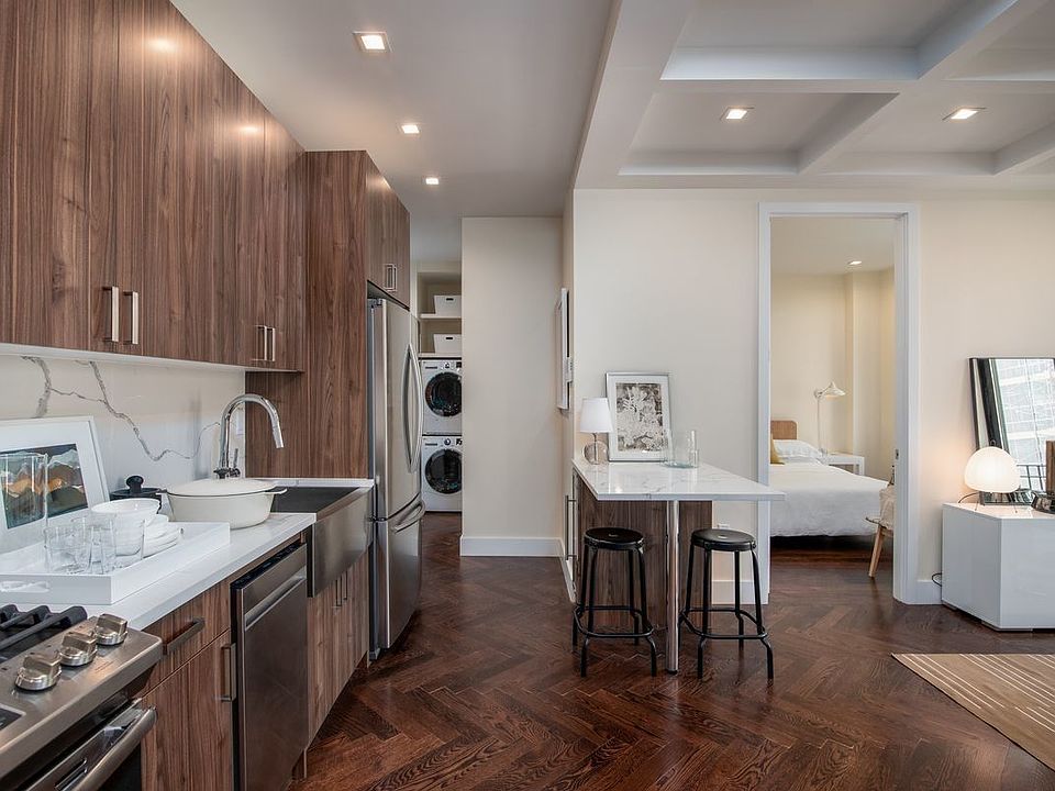 1st image of 921 Washington Ave #555