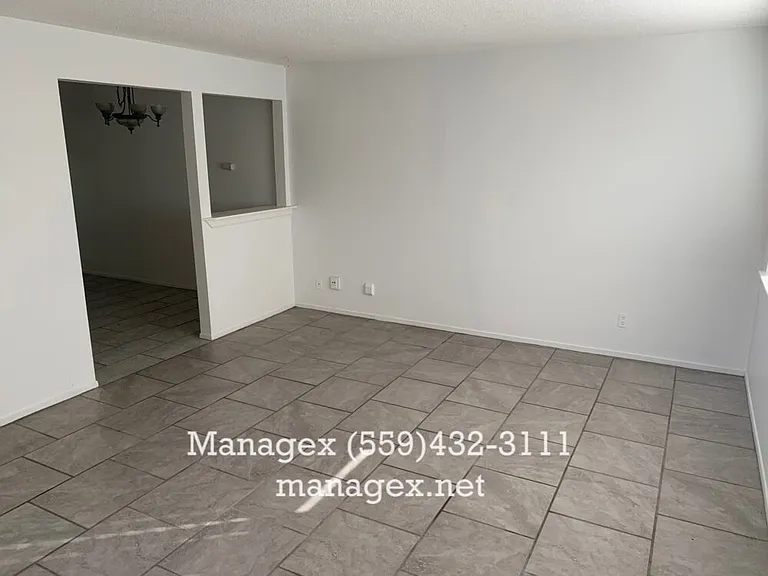 6060 N Poplar Ave — Photo 3