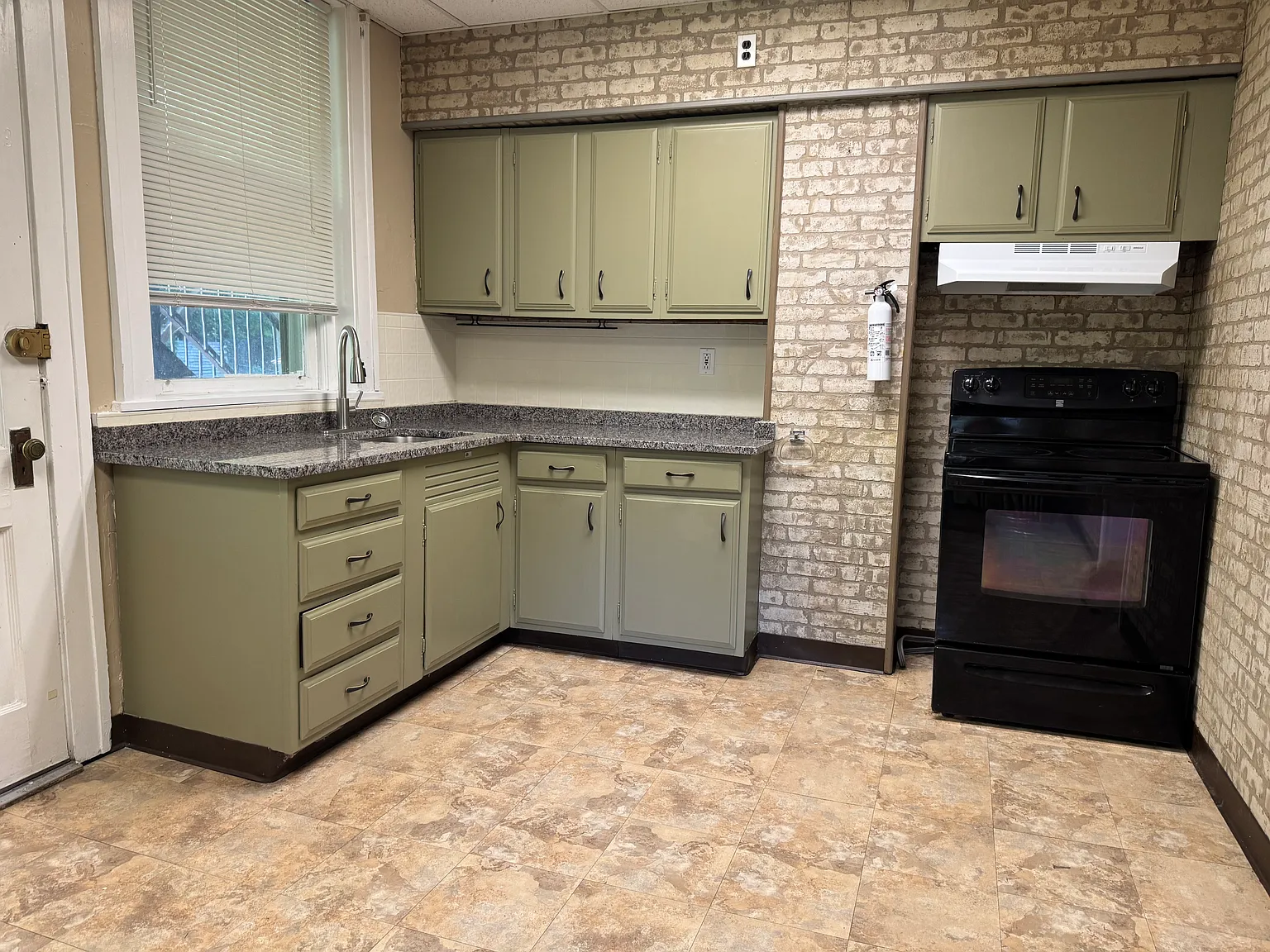 37 N Bryant Avenue — Photo 2