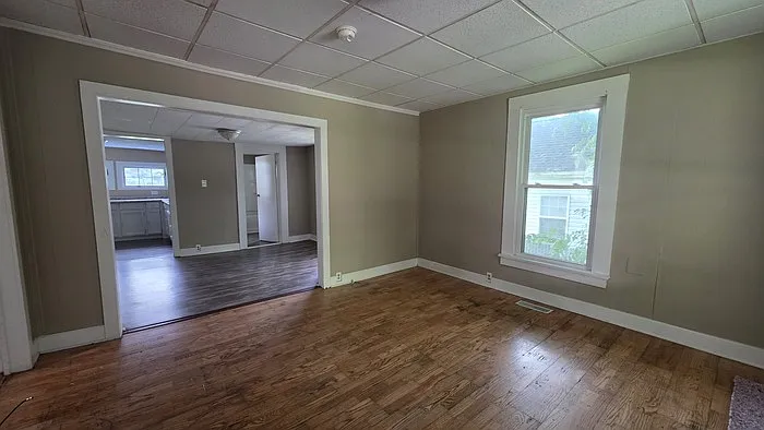 2 bed, 1.0 bath, 1000 sqft, $1,075 — Photo 2