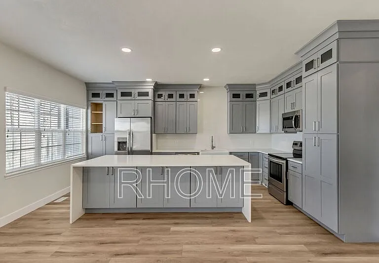 105 E Chandlerpoint Way — Photo 3
