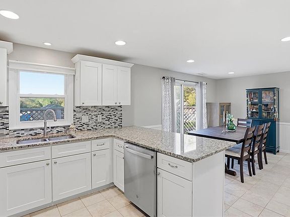 5th image of 187 Maplewood Dr
