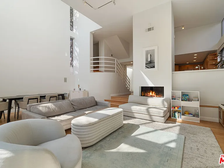 11925 Goshen Ave #4 — Photo 2