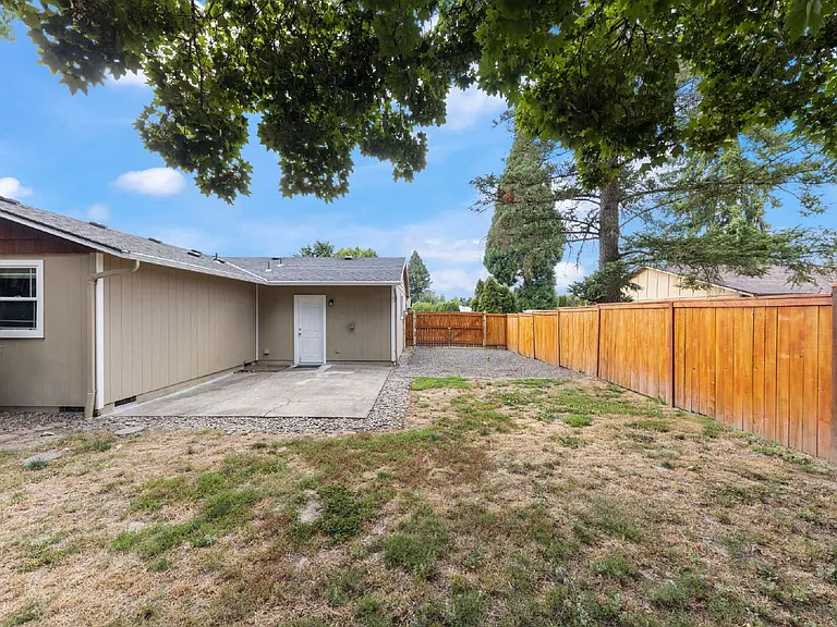1270 N Adams St — Photo 22