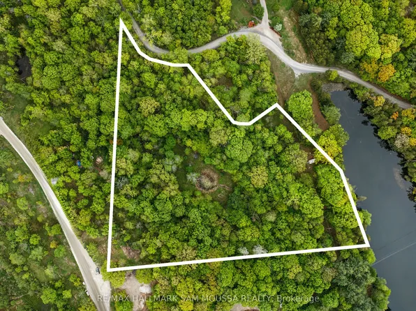 525 Miners Point Rd, Tay Valley, ON K7H 3C5