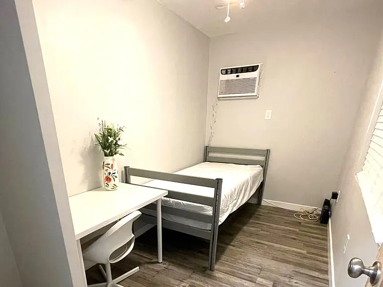 1125 Leighton Ave — Photo 6