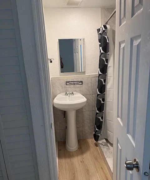 6122 NE 5th Ave #3 — Photo 6