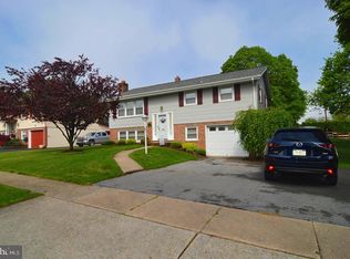 3007 Saint Albans Dr, Reading, PA 19608