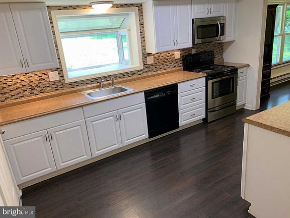 4th image of 3815 Millcreek Dr