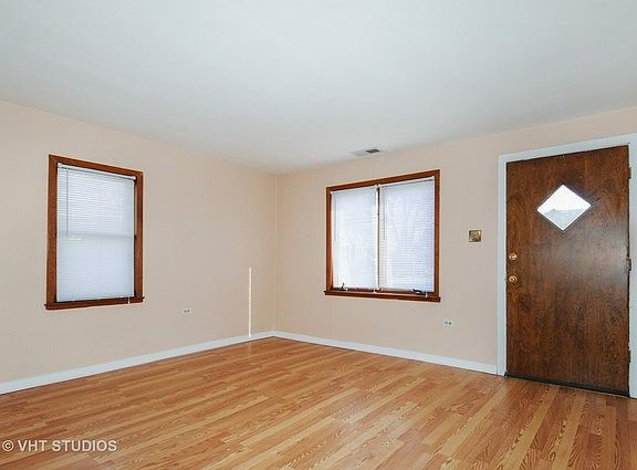 5th image of 4032 N Lincoln St