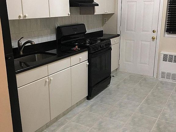 2nd image of 2737 Batchelder St #1