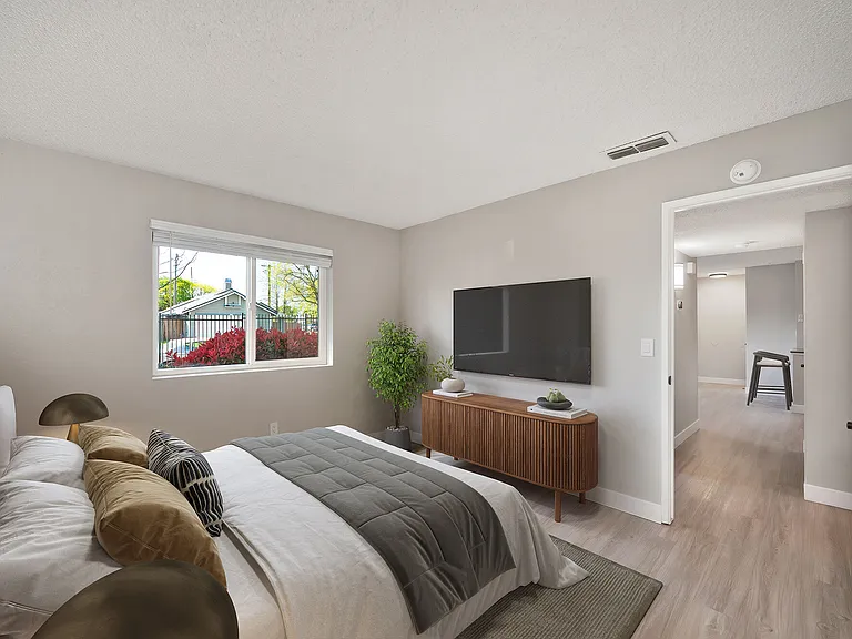 The Harlow — Photo 9