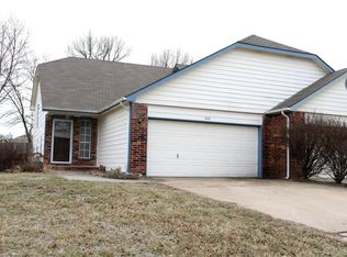 8619 E Parkmont Dr, Wichita, KS 67207