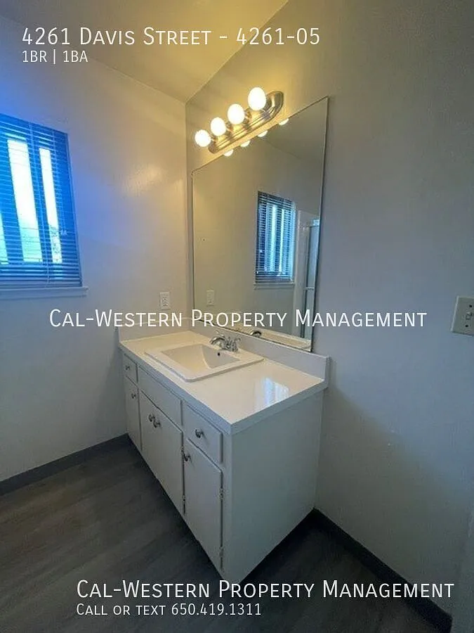 Spacious 1 Bedroom 1 Bath Upstairs Apartment End Unit — Photo 4