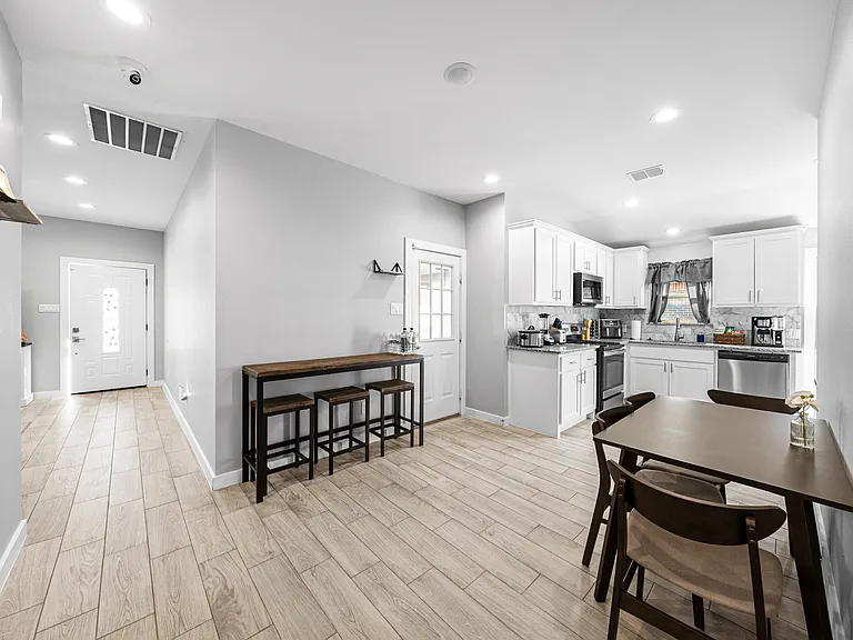 1614 Merritt Dr — Photo 6