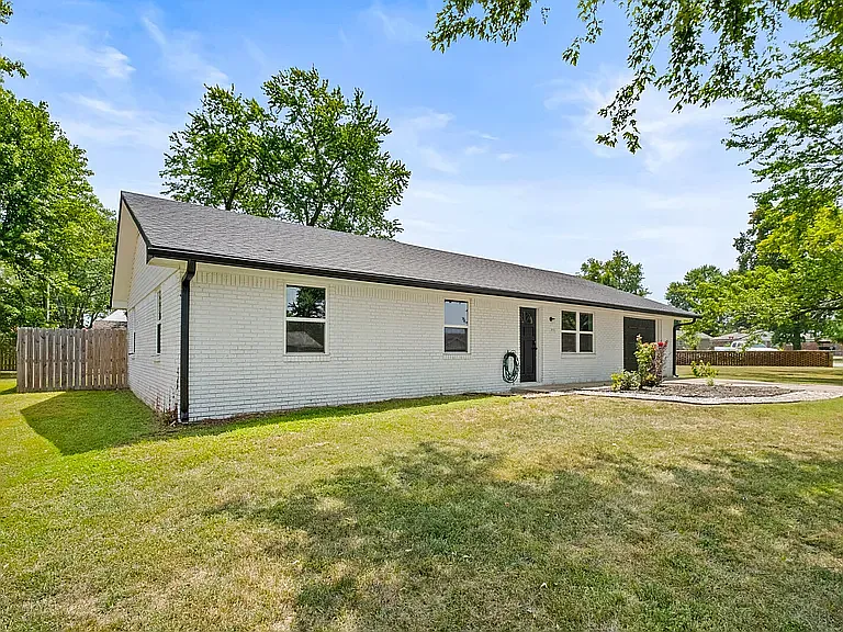 3 bed, 1442 sqft, $1,450 — Photo 3