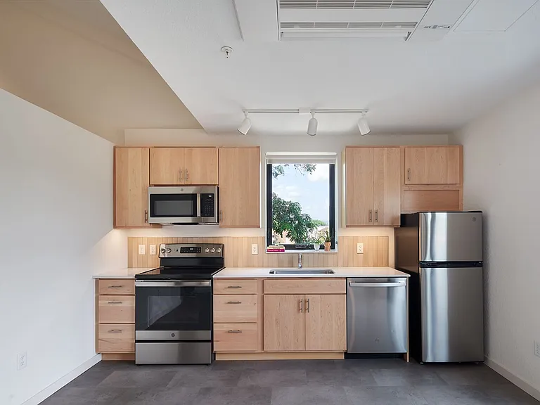 3333 Hennepin Ave — Photo 6