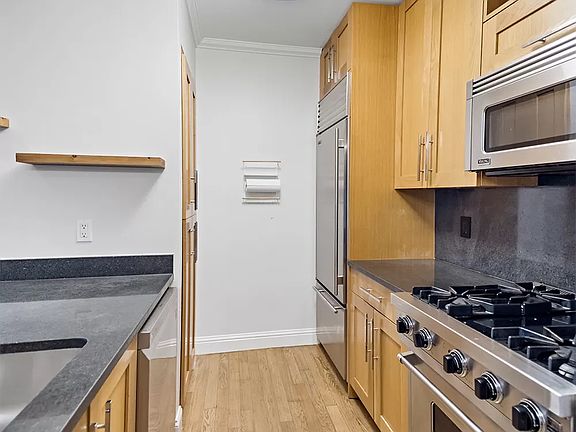 4th image of 88 Greenwich St APT 715