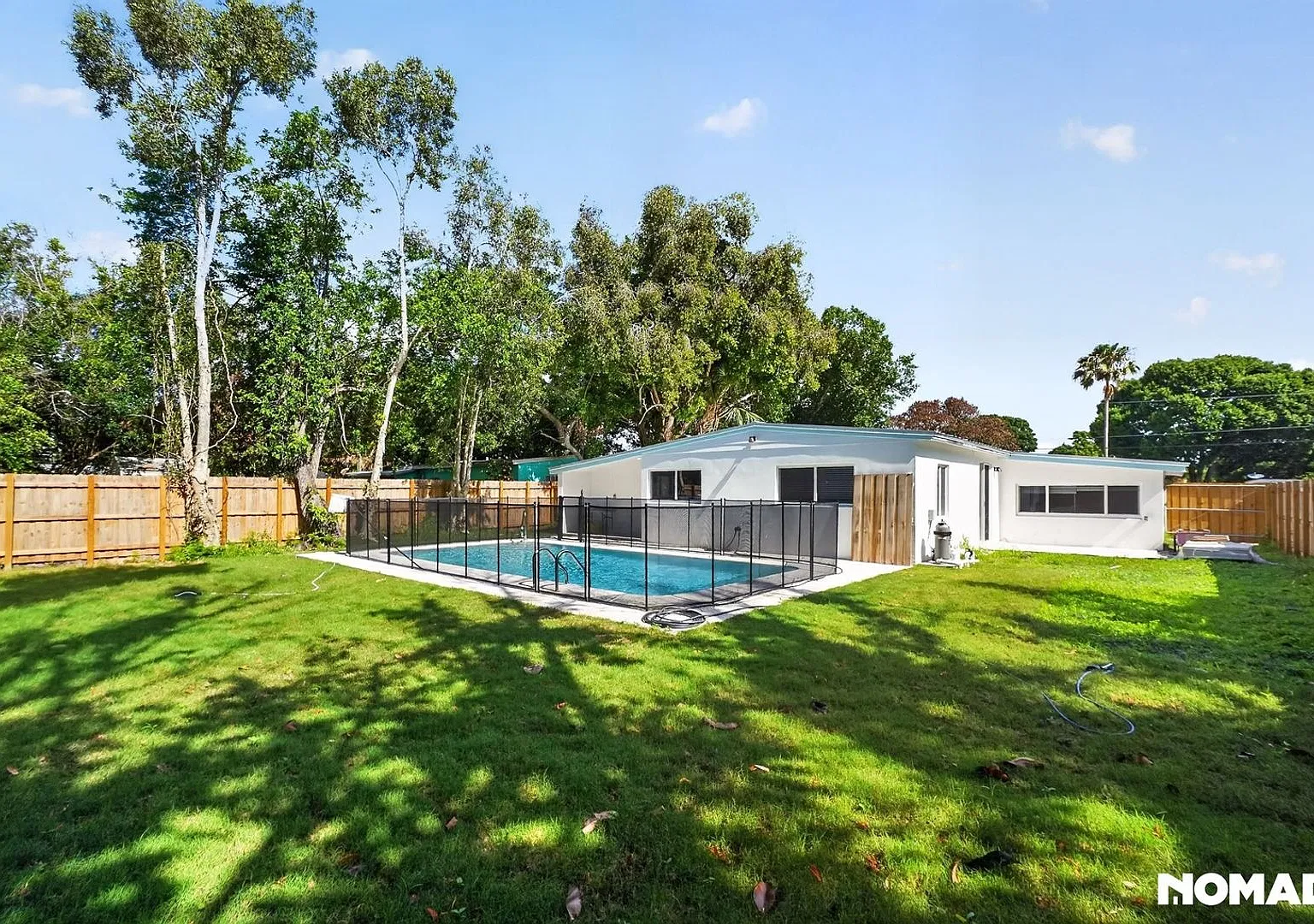Charming 3BR w pool & home office/den House in Fort Pierce — Photo 1