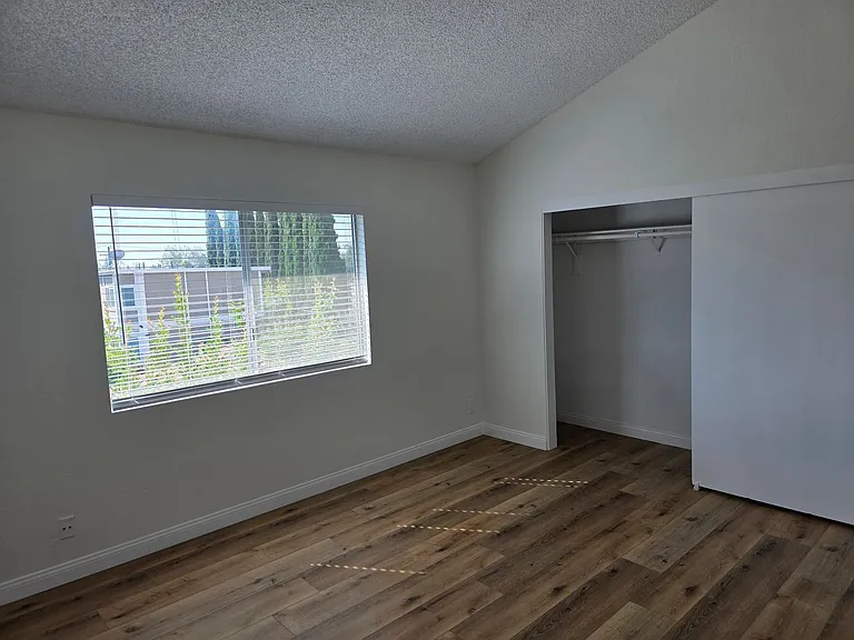 TUS1120 — Photo 17