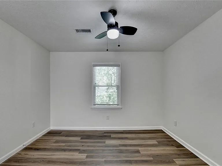 1530 Plunketts Rd — Photo 35