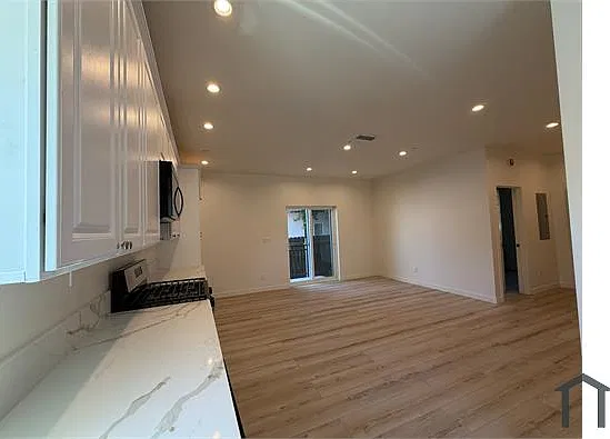 3 bed, 1200 sqft, $4,500 — Photo 2